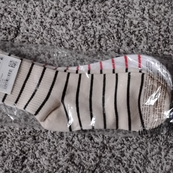 American Eagle 90s Crew Socks 2 Pair - Picture 3 of 5